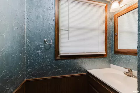 Bath - 3012 Eden Park Dr, Herrin, IL 62948 photo 1 of 6