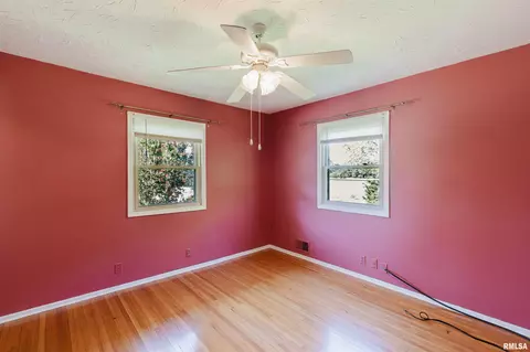 Bedroom - 3012 Eden Park Dr, Herrin, IL 62948 photo 5 of 9