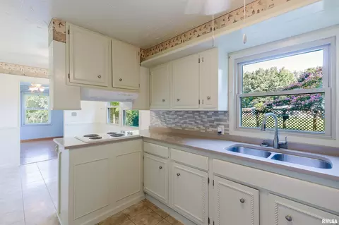 Kitchen - 3012 Eden Park Dr, Herrin, IL 62948 photo 2 of 2