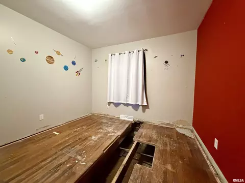 Bedroom - 703 S Hadfield St, Marion, IL 62959 photo 2 of 4