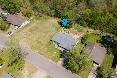 View/Area - 703 S Hadfield St, Marion, IL 62959 photo 3 of 5