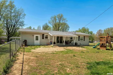 Exterior - 703 S Hadfield St, Marion, IL 62959 photo 5 of 7