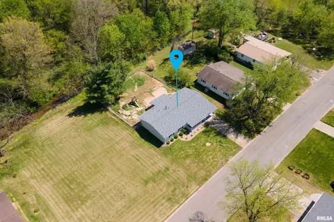 View/Area - 703 S Hadfield St, Marion, IL 62959 photo 4 of 5