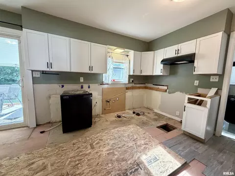 Kitchen - 703 S Hadfield St, Marion, IL 62959 photo 1 of 2