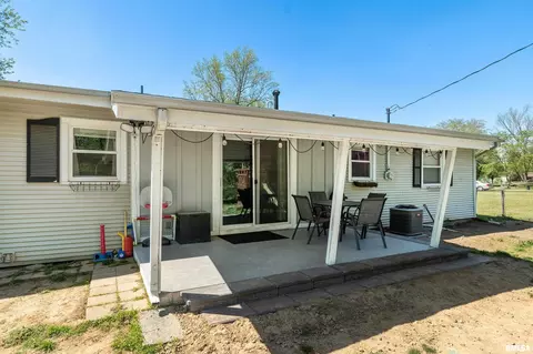 Exterior - 703 S Hadfield St, Marion, IL 62959 photo 6 of 7