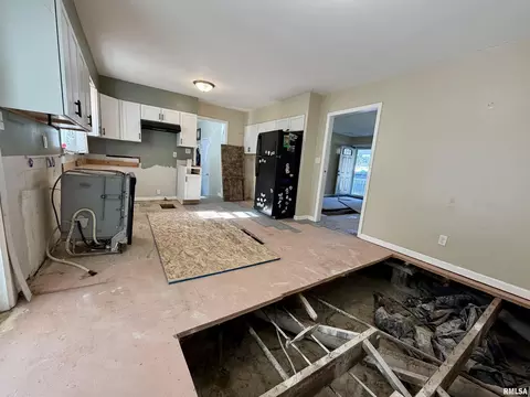 Entry Way - 703 S Hadfield St, Marion, IL 62959 photo 1 of 1