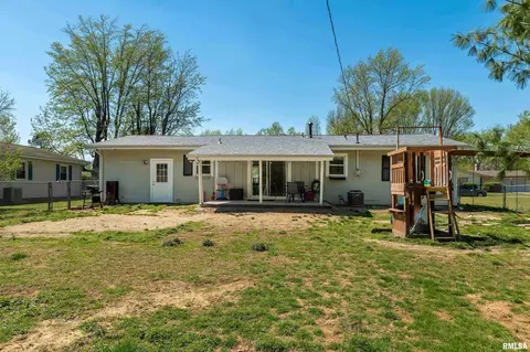 Exterior - 703 S Hadfield St, Marion, IL 62959 photo 4 of 7
