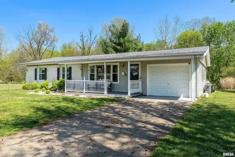 Exterior - 703 S Hadfield St, Marion, IL 62959 photo 3 of 7