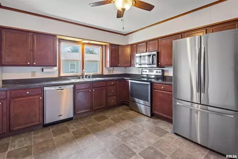 Kitchen - 600 E Reeves St, Marion, IL 62959 photo 1 of 2