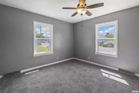 Bedroom - 600 E Reeves St, Marion, IL 62959 photo 2 of 4