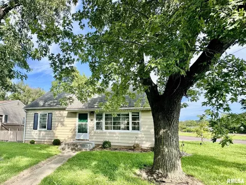 151 Allison St, East Peoria, IL 61611