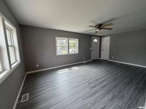 Living - 720 E Carroll St, Macomb, IL 61455 photo 3 of 3