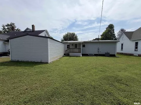 Exterior - 720 E Carroll St, Macomb, IL 61455 photo 3 of 4