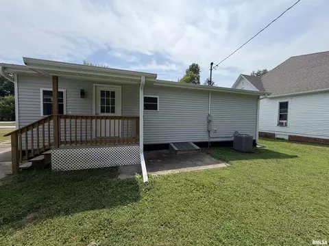 Exterior - 720 E Carroll St, Macomb, IL 61455 photo 4 of 4