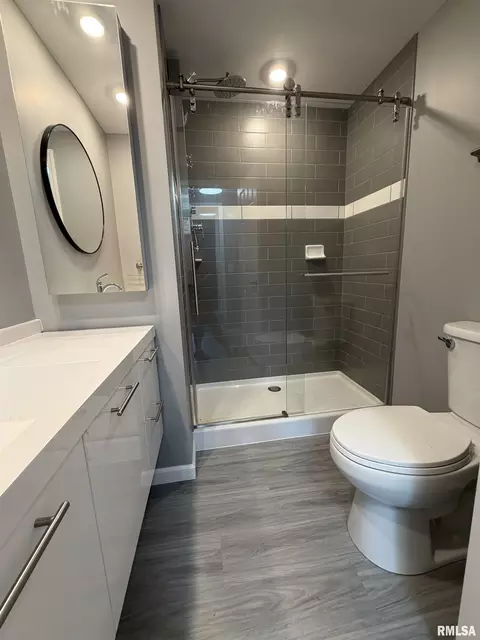 Bath - 720 E Carroll St, Macomb, IL 61455 photo 2 of 2