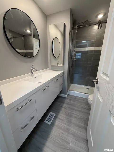 Bath - 720 E Carroll St, Macomb, IL 61455 photo 1 of 2