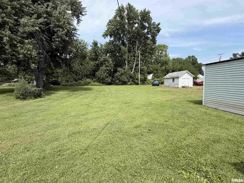 Exterior - 720 E Carroll St, Macomb, IL 61455 photo 2 of 4
