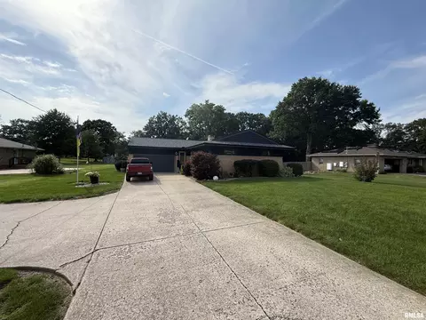1213 Highview Rd, East Peoria, IL 61611