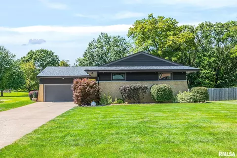 1213 Highview Rd, East Peoria, IL 61611