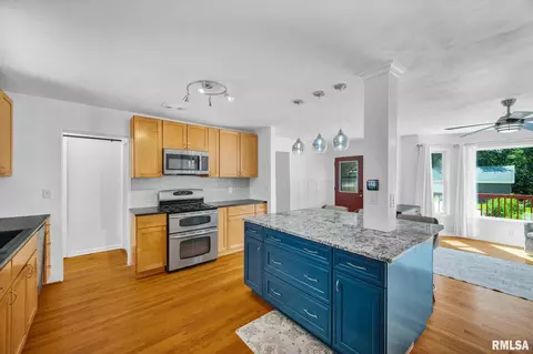 Kitchen - 909 Harmony Ln, Lacon, IL 61540 photo 4 of 5