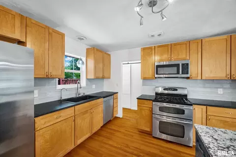 Kitchen - 909 Harmony Ln, Lacon, IL 61540 photo 5 of 5