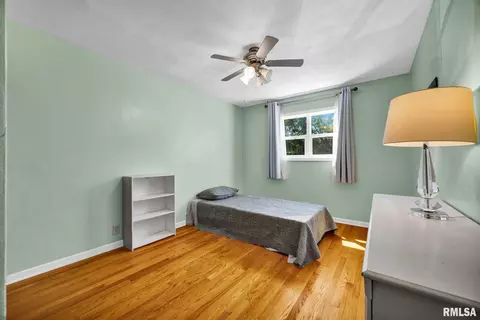 Bedroom - 909 Harmony Ln, Lacon, IL 61540 photo 3 of 7
