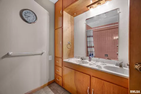 Bath - 1711 W Jackson St, Macomb, IL 61455 photo 3 of 4