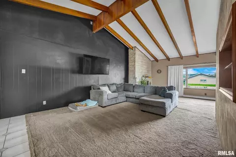 Living - 1711 W Jackson St, Macomb, IL 61455 photo 2 of 4