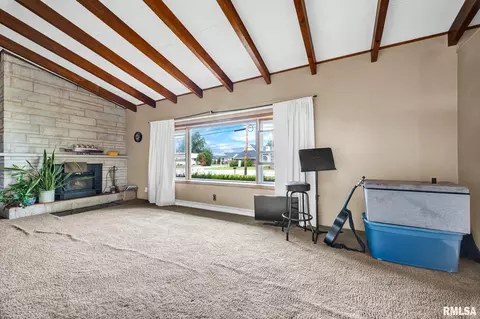 Living - 1711 W Jackson St, Macomb, IL 61455 photo 4 of 4