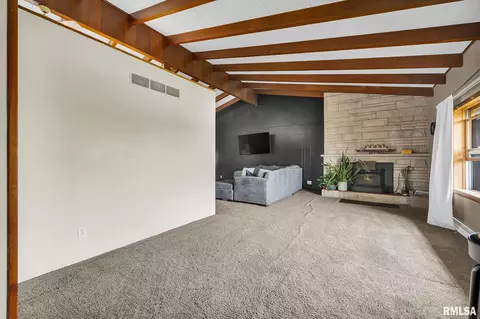 Living - 1711 W Jackson St, Macomb, IL 61455 photo 3 of 4