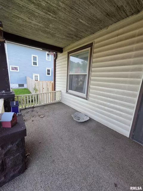 Exterior - 411 41st St, Moline, IL 61265 photo 2 of 4