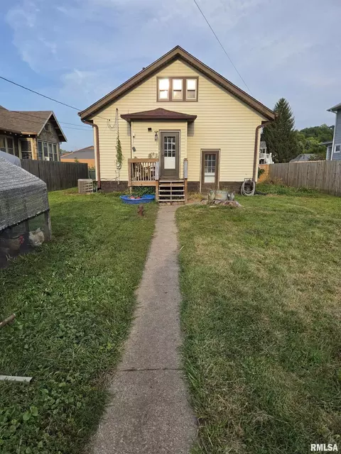 Exterior - 411 41st St, Moline, IL 61265 photo 4 of 4