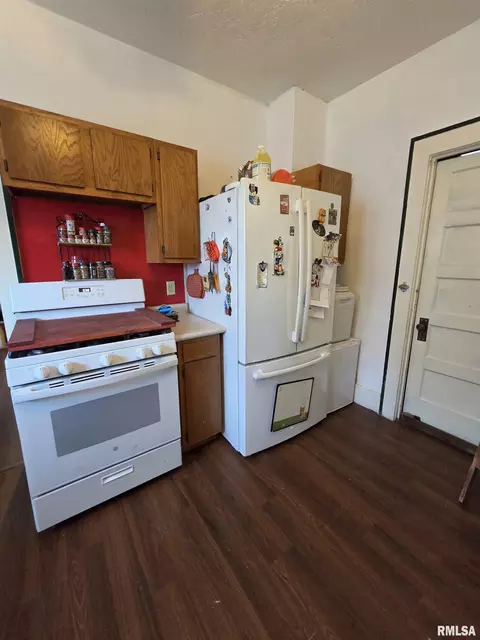Kitchen - 411 41st St, Moline, IL 61265 photo 2 of 3