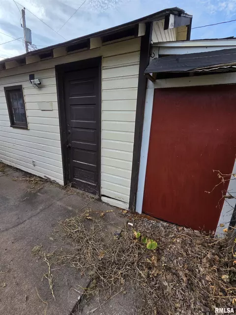 Other - 411 41st St, Moline, IL 61265 photo 4 of 17