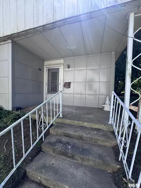 Exterior - 217 Chandler Blvd, Macomb, IL 61455 photo 1 of 5