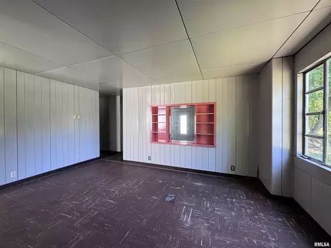Living - 217 Chandler Blvd, Macomb, IL 61455 photo 3 of 4