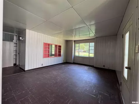 Living - 217 Chandler Blvd, Macomb, IL 61455 photo 2 of 4