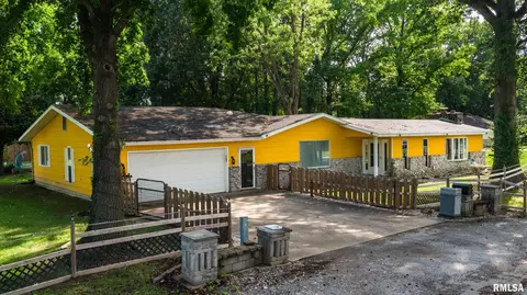 708 E Candy Cane Ln, West Frankfort, IL 62896