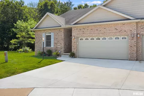 6502 N Queen Frances Ln, Peoria, IL 61615