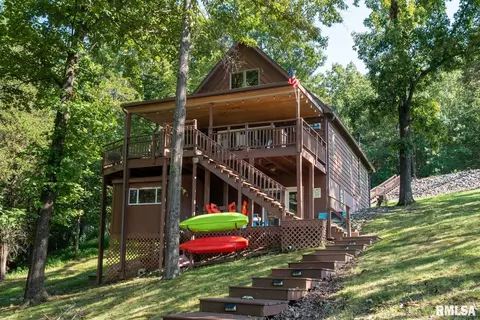 565 N Lakeshore Dr, Goreville, IL 62939