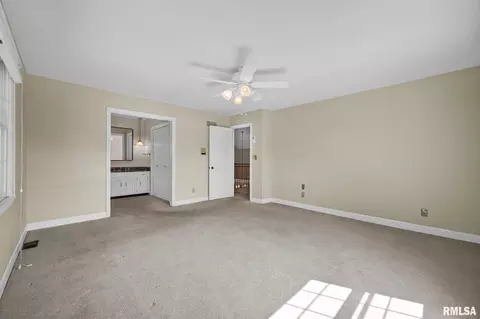 Bedroom - 131 E Morningside Dr, Peoria, IL 61614 photo 3 of 8