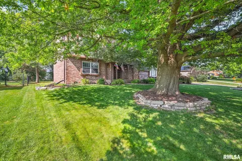 Exterior - 131 E Morningside Dr, Peoria, IL 61614 photo 2 of 9