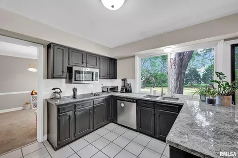 Kitchen - 131 E Morningside Dr, Peoria, IL 61614 photo 2 of 5
