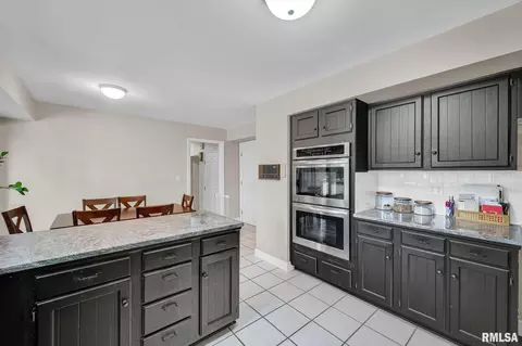 Kitchen - 131 E Morningside Dr, Peoria, IL 61614 photo 4 of 5