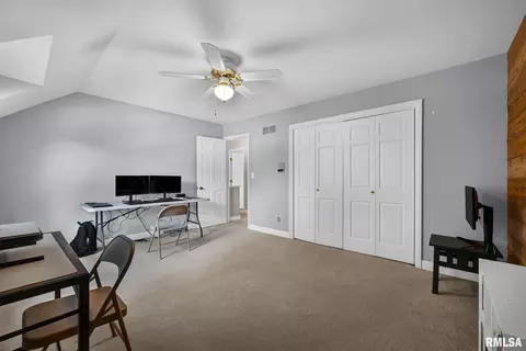 Bedroom - 131 E Morningside Dr, Peoria, IL 61614 photo 6 of 8