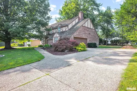 Exterior - 131 E Morningside Dr, Peoria, IL 61614 photo 3 of 9