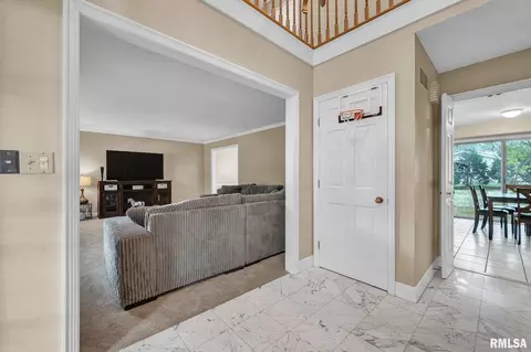 Entry Way - 131 E Morningside Dr, Peoria, IL 61614 photo 1 of 3