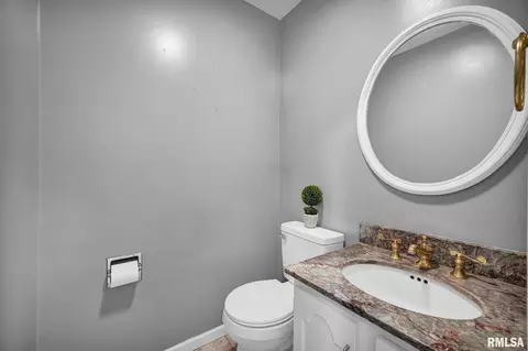 Bath - 131 E Morningside Dr, Peoria, IL 61614 photo 1 of 4