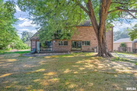 Exterior - 131 E Morningside Dr, Peoria, IL 61614 photo 8 of 9