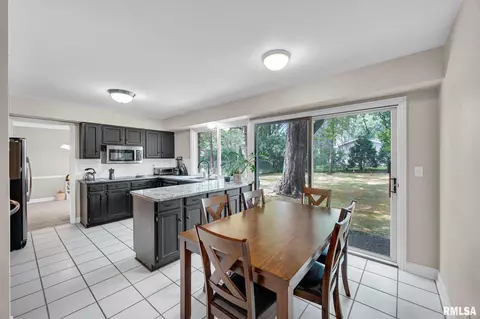Kitchen - 131 E Morningside Dr, Peoria, IL 61614 photo 5 of 5